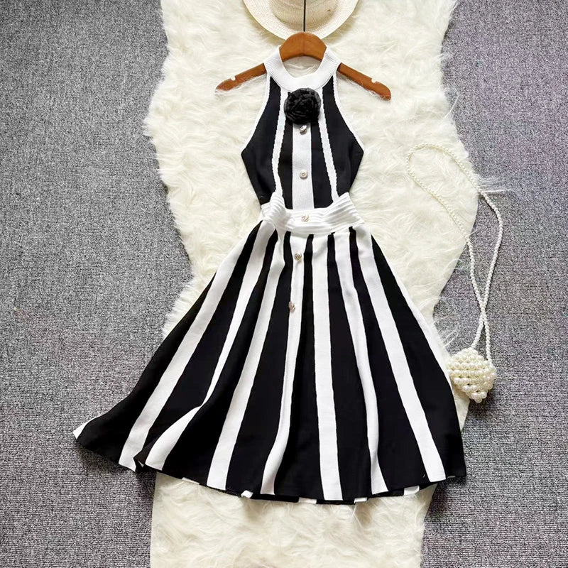 2025 New Brand Fashion Sexy Backless Halter Knitted Dress Women Elegant White and Black Patchwork Slim Waist Pleated Party Dress